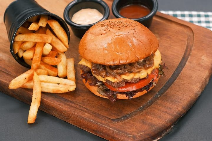 Cengiz's Burger & Taps 1982
