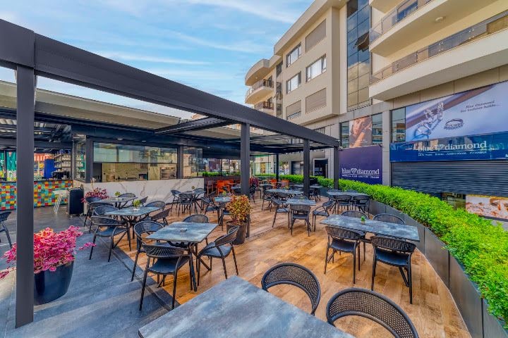 Center Kitchen & Bar