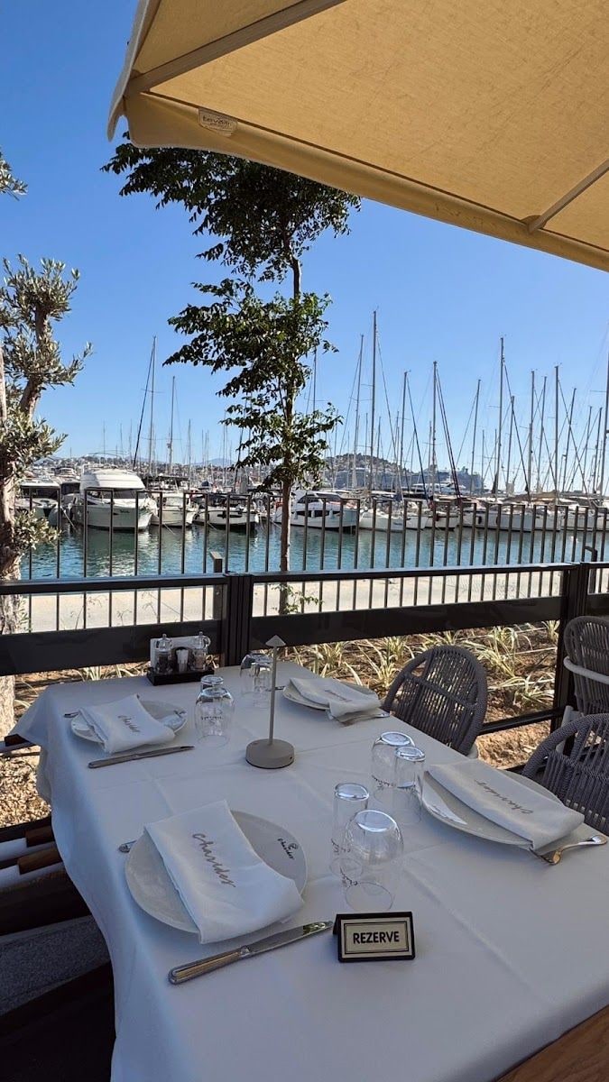 Charides Sea Food Marina