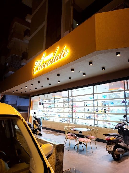CHOCOLATE HOUSE