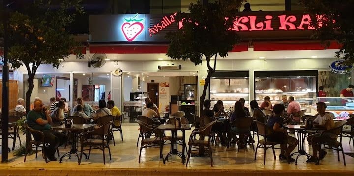 Çilekli Kafe