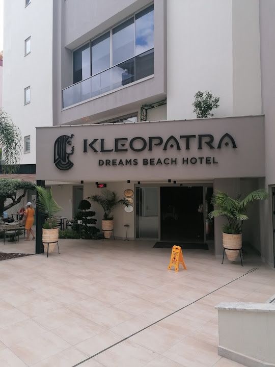 Cleopatra Beach:3