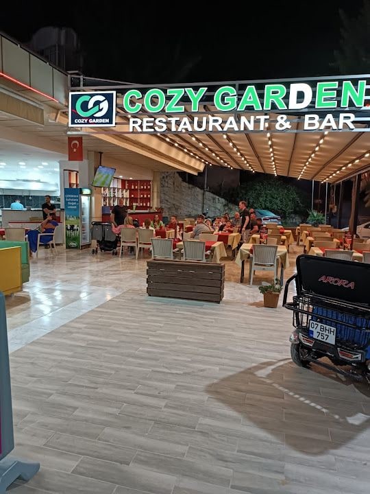 Cozy Garden Restaurant & Bar