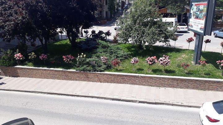Cumhuriyet Meydanı Çay Bahçesi