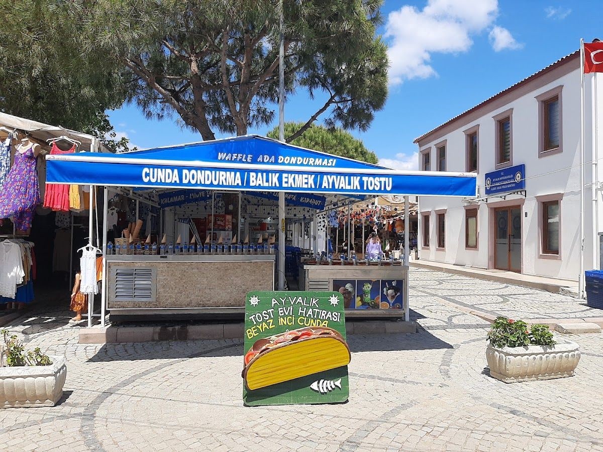 Cunda Beyaz İnci Cafe(cundanin En İyi Ayvalık Tostu Ve Cundanin En İyi Balık Ekmekçisi)