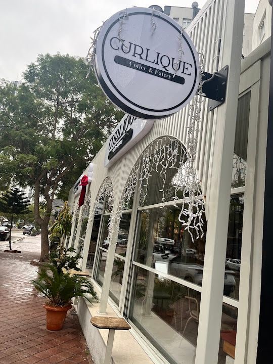 Curlique Coffee & Eatery
