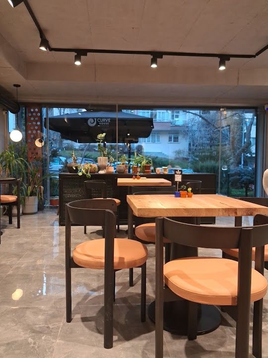 Curve House Coffee Shop