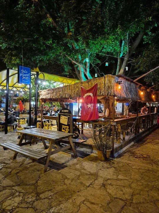 Deli Memet Kaş Balıkçı Birahanesi