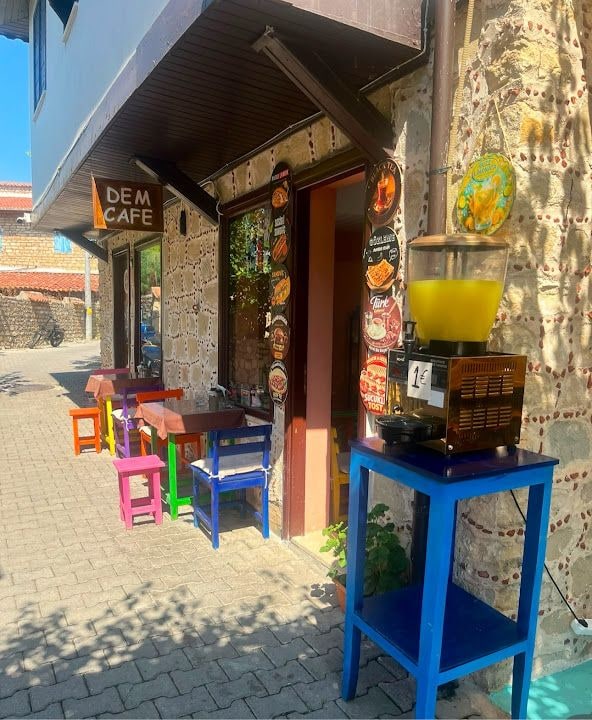 Dem cafe
