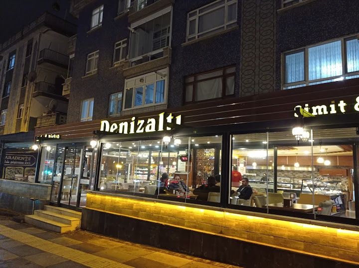 Denizaltı Pastanesi