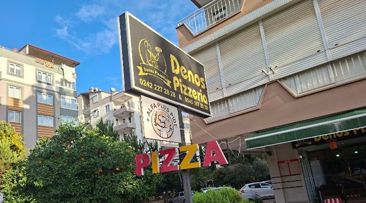 Denos Pizzeria