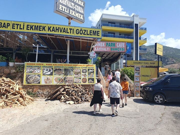 Dinek Kafe