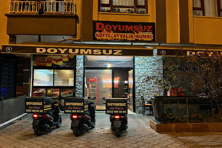 Doyumsuz Kumru & Ayvalık Tost