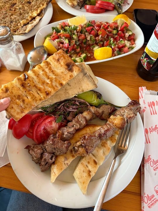 Ekmenoğlu Kebap Ve Pide Salonu