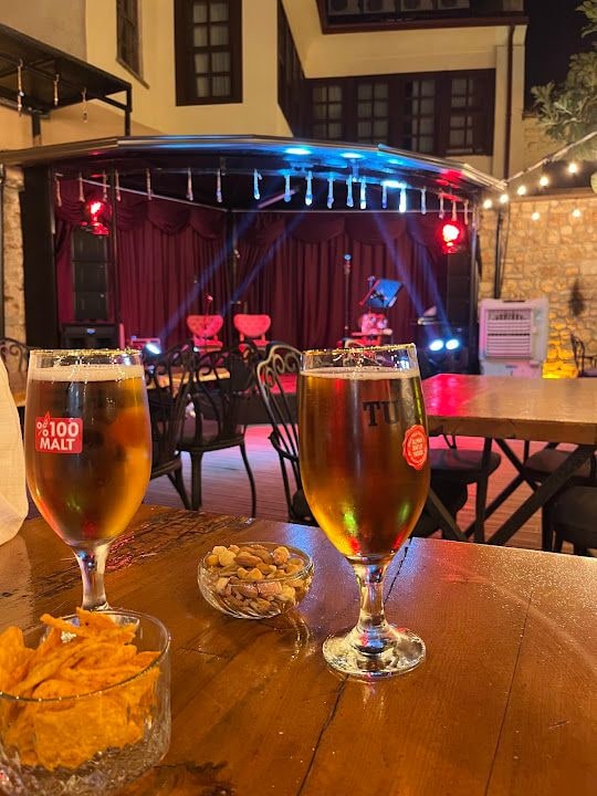Eliya Garden Lounge Bistro (Cafe & Pub)