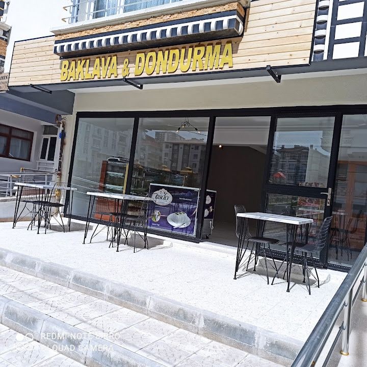 Eminzade Baklava & Dondurma