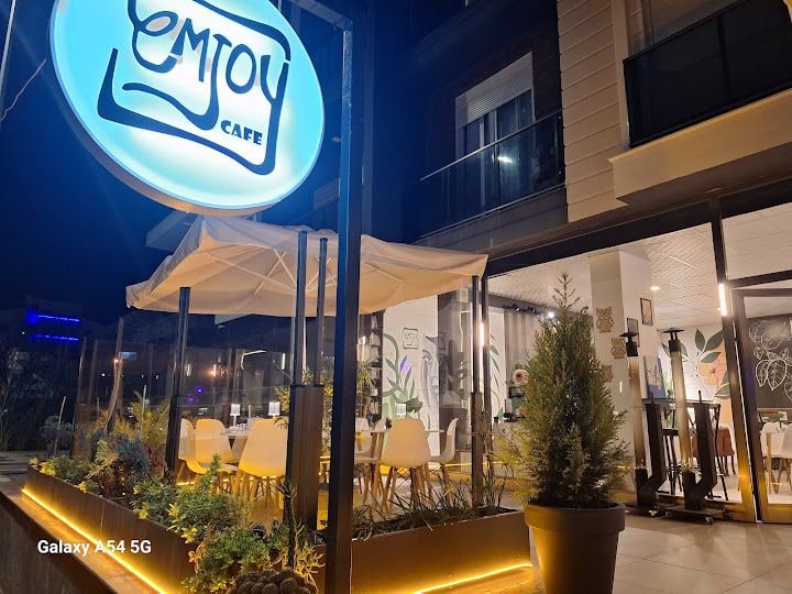 Emjoy Cafe
