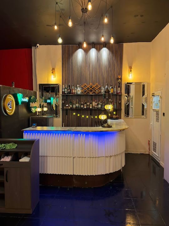 Emola Restaurant Cafe & Bar