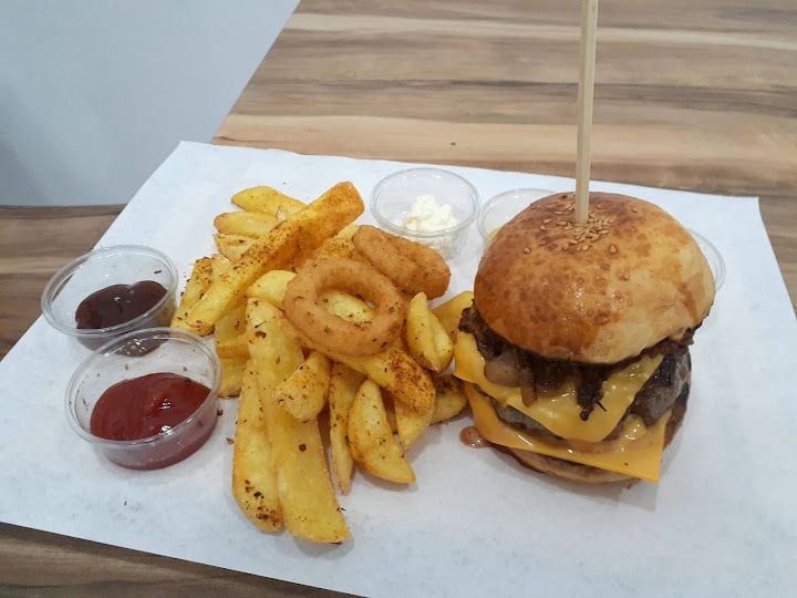Esta Burger