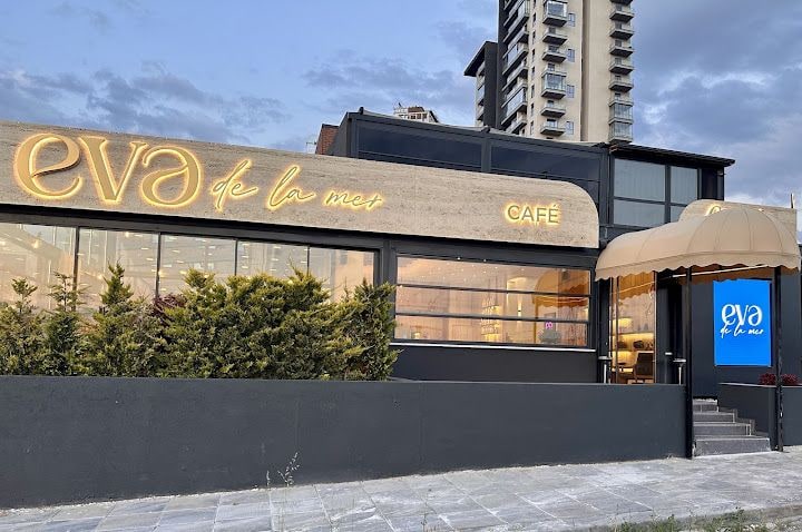 Eva de la mer Cafe & Ceramic