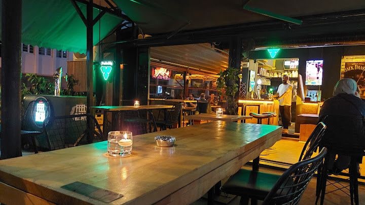 Free zone corner pub