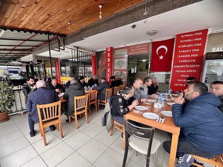 Gebizli Balcı Kardeşler Etli Pide Salonu