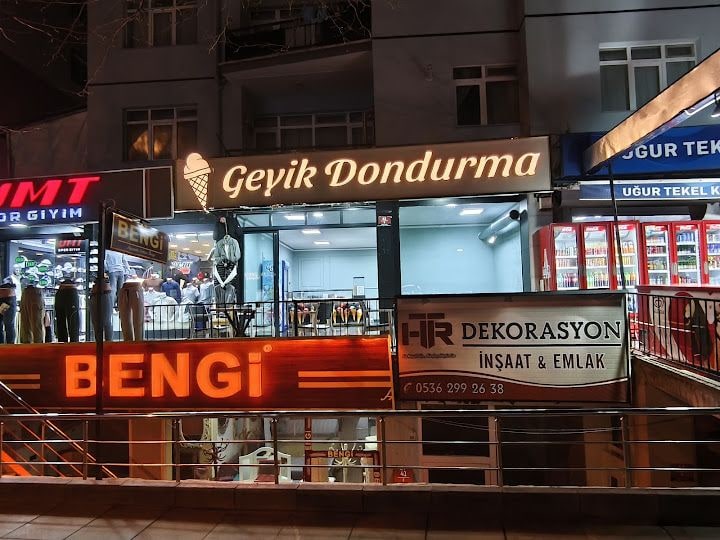 Geyik Dondurma, Waffle Ve Tatlı