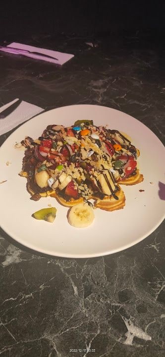 Gold Burger & Waffle