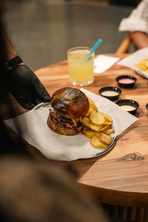 Gujino cafe falan burger