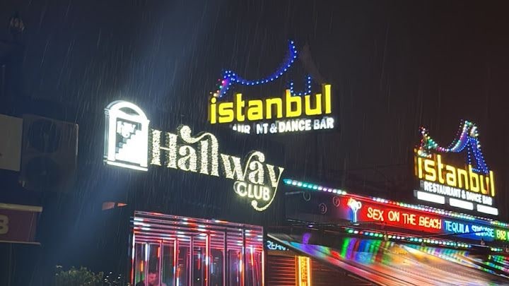 HallWay Club Side