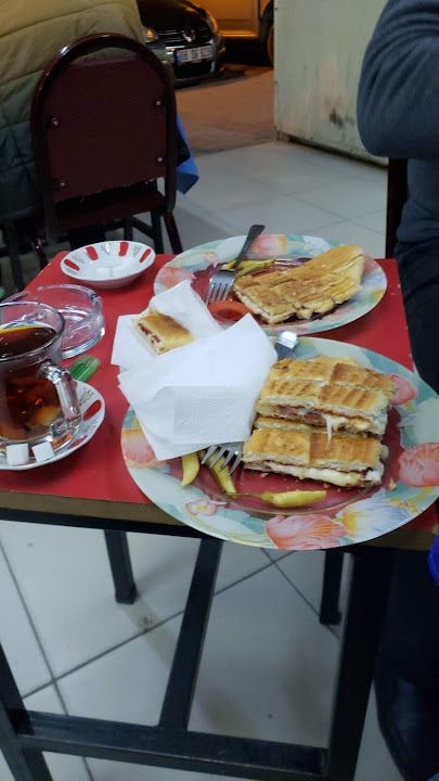 Hanedan Kıraathanesi