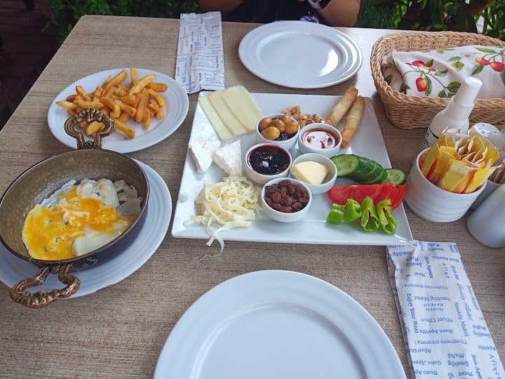 Hanımeli Kahvaltı / Ev Börekleri