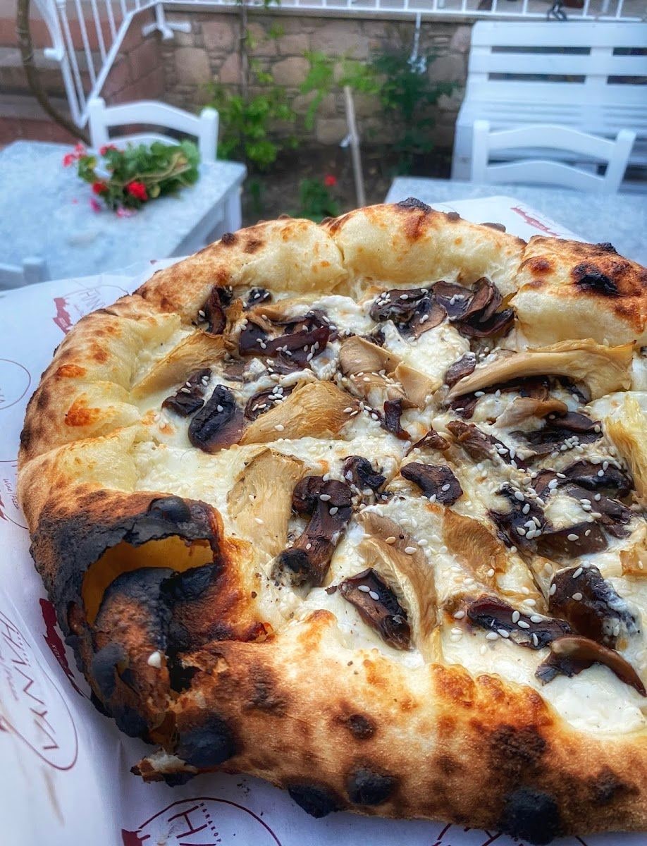 Hanya Pizza &Wine House