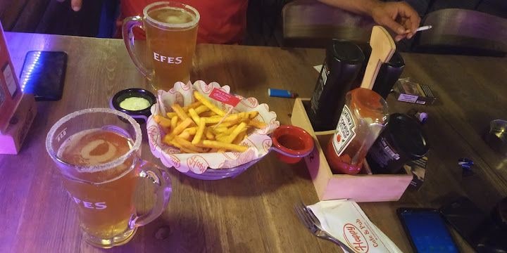 Happy Cafe & Pub