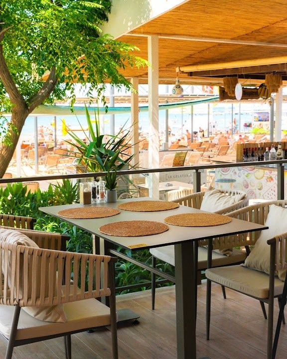 Helios Beach Lounge