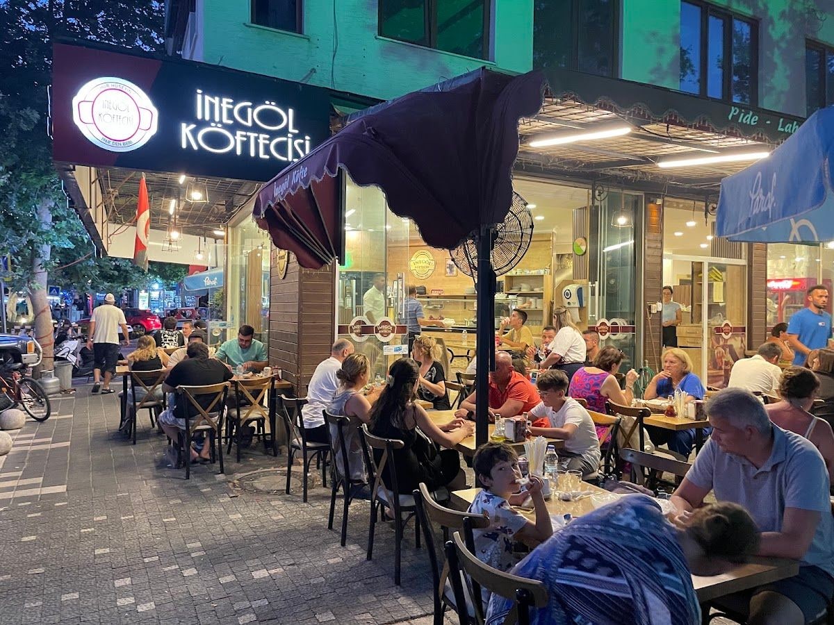 İnegöl Köftecisi Hüseyin Usta
