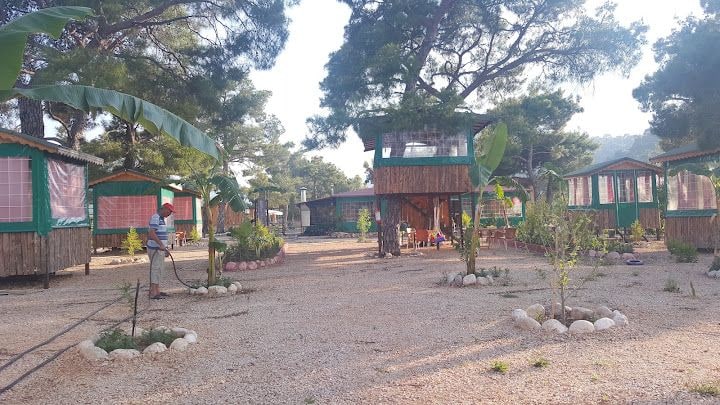IŞIK GÖZLEME VE KAHVALTI SALONU