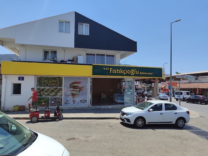 İsse Fıstıkçıoğlu Baklavaları Ve Dondurma Akbük