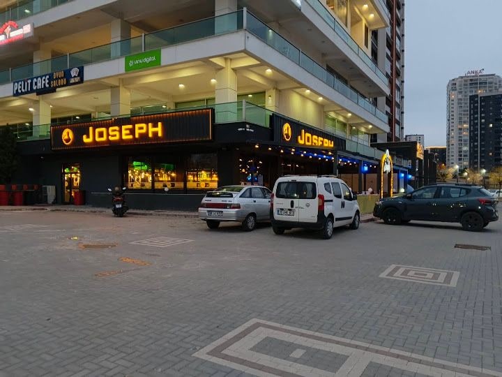 Joseph Pub