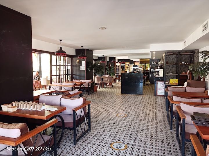 Kahvedeyiz Cafe