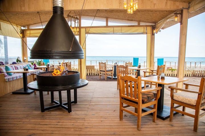 Kara Kedi Restaurant Bungalow