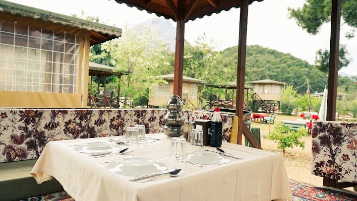 Kardeşler Et Mangal&kahvaltı Köfte Ve Kokoreç Restoranı