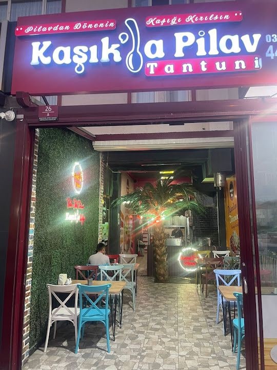 Kaşık’la Pilav Tantuni & Kızarmış Piliç & Kovada Makarna