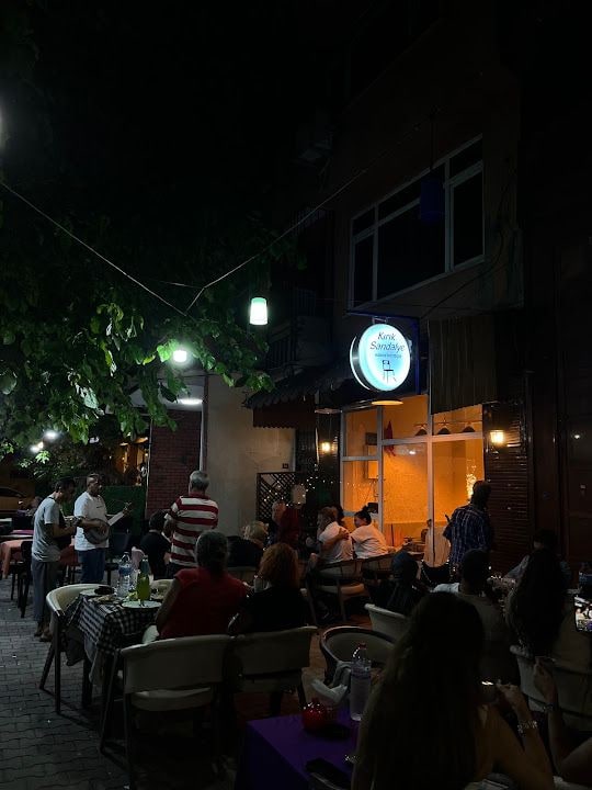 Kırık Sandalye Adana Kebapçısı