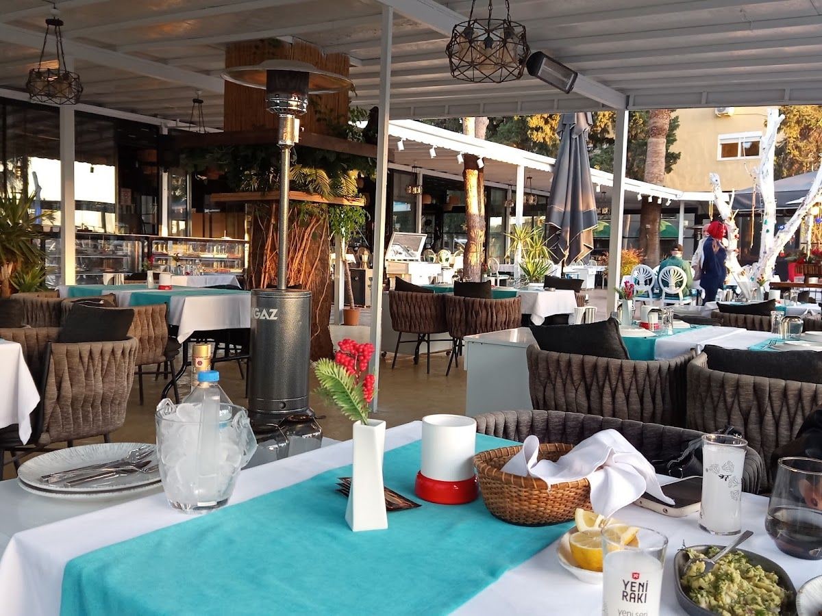 Kırmızı Restaurant & Pub