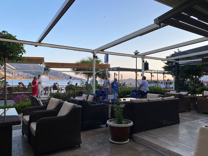 Kleo Cafe Bar & Restaurant