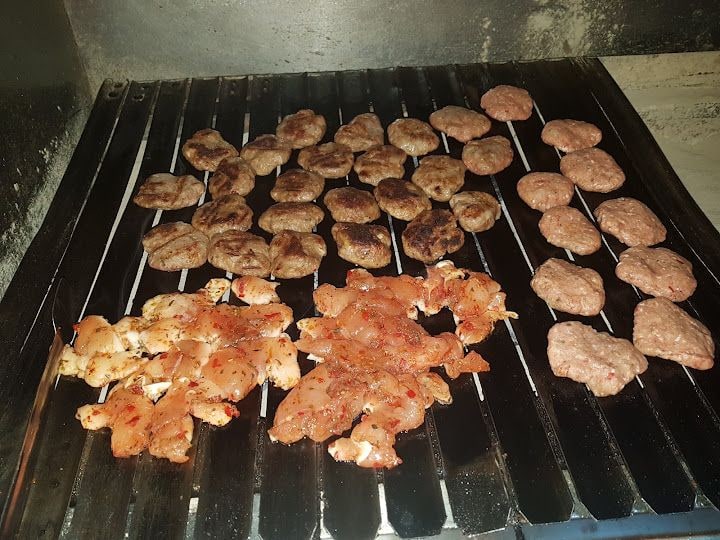 Köfte Doktoru Cemal Usta