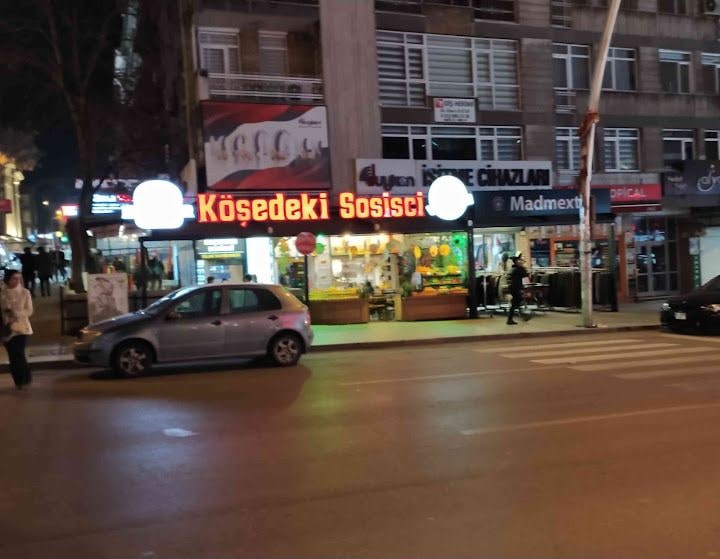 Köşedeki Sosisci