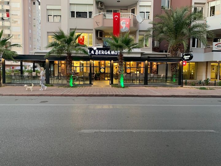 La Bergamote Patisserie & İlly Coffee