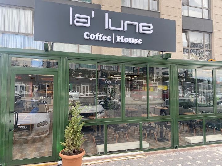 La’ Lune Coffee House Waffle